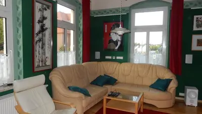 Ein Sitzbereich in der Unterkunft Ferienwohnung Freiberg, Chemnitzer Straße