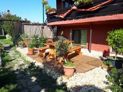 Ein Garten an der Unterkunft Ferienwohnung Am Hausberg in Radebeul
