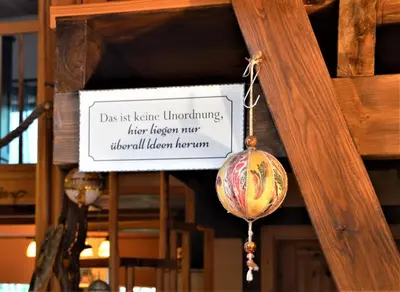 Ein Zertifikat, Auszeichnung, Logo oder anderes Dokument, das in der Unterkunft Rotes Kreativ-Ferienhaus ausgestellt ist