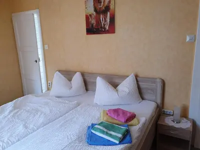 Ein Bett oder Betten in einem Zimmer der Unterkunft Pension Edelweiß