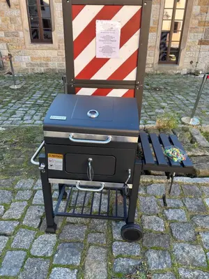 Ein für Gäste verfügbarer Grill in der Ferienwohnung