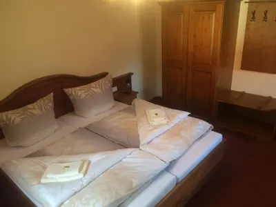 Ein Bett oder Betten in einem Zimmer der Unterkunft Restaurant & Pension 