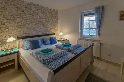 Ein Bett oder Betten in einem Zimmer der Unterkunft Landhaus Rundblick im Elbsandsteingebirge bei Bad Schandau