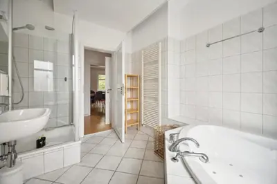 Ein Badezimmer in der Unterkunft Limehome Dresden Tannenstraße