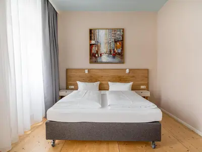 Ein Bett oder Betten in einem Zimmer der Unterkunft Limehome Dresden Tannenstraße