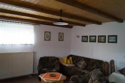 Ein Sitzbereich in der Unterkunft Ferienhaus Fischer