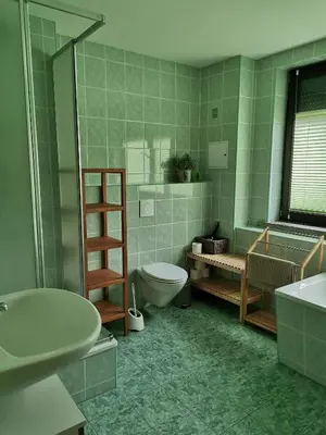 Ein Badezimmer in der Unterkunft Monteur- und Ferienwohnung in Hainichen - Obergeschoss oder Dachgeschoss - Familie Weber