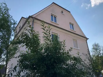 Das Gebäude in dem sich die Ferienwohnung befindet