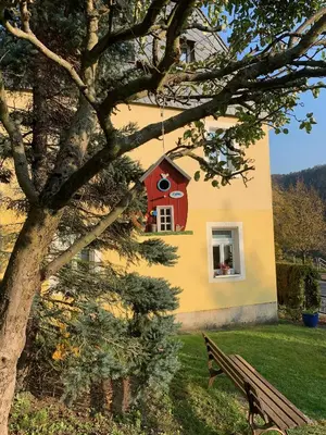 Ein Garten an der Unterkunft Ferienhaus Elbufer 83