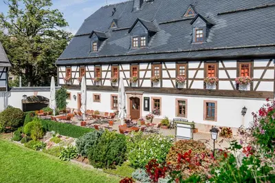 Ein Garten an der Unterkunft Hotel Folklorehof