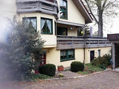Das Gebäude in dem sich die Ferienwohnung befindet
