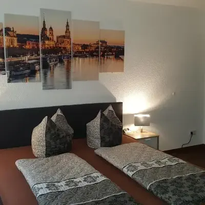 Ferienwohnung oder Studio Dresden-Neustadt inkl Parkplatz mit Balkon oder Terrasse