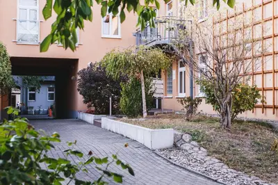 Ein Garten an der Unterkunft Apartment 1, Rothenburger Straße