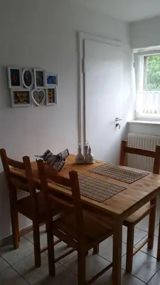 Ein Sitzbereich in der Unterkunft Hof Heideland 2 - Fenster zum Hof