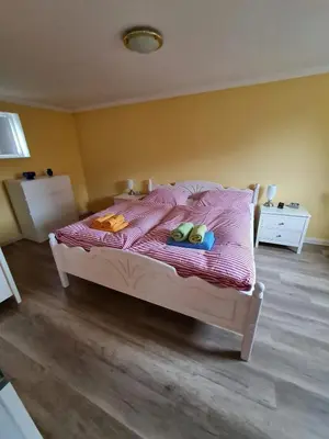 Ein Bett oder Betten in einem Zimmer der Unterkunft Ferienwohnung an der Dresdner Heide - Langebrück