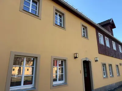Das Gebäude in dem sich die Ferienwohnung befindet