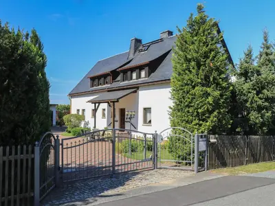 Das Gebäude in dem sich die Ferienwohnung befindet