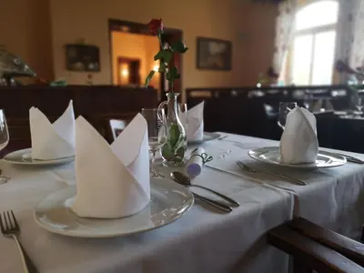 Ein Restaurant oder anderes Speiselokal in der Unterkunft Jägerhof Putzkau