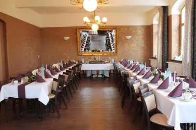 Ein Restaurant oder anderes Speiselokal in der Unterkunft Jägerhof Putzkau