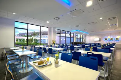 Ein Restaurant oder anderes Speiselokal in der Unterkunft ibis budget Dresden City