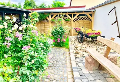 Ein Garten an der Unterkunft Ferienwohnungen Grimma 4