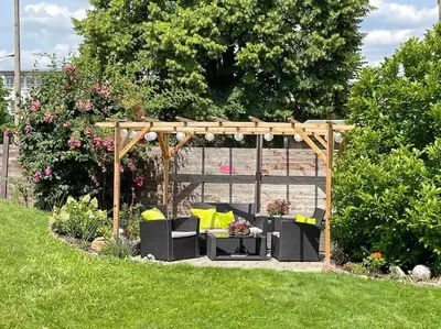 Ein Garten an der Unterkunft Die kleine Stadtoase