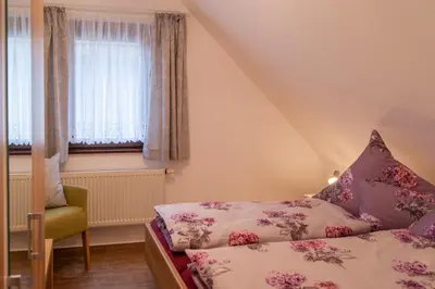 Ein Bett oder Betten in einem Zimmer der Unterkunft Ferienwohnung Am Waldrand