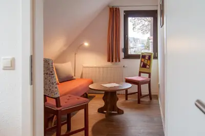 Ein Sitzbereich in der Unterkunft Ferienwohnung Am Waldrand