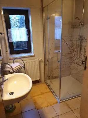 Ein Badezimmer in der Unterkunft Erzgebirgshütte