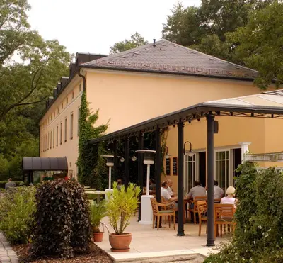 Ein Restaurant oder anderes Speiselokal in der Unterkunft Landhaus Lockwitzgrund