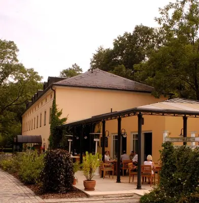 Ein Restaurant oder anderes Speiselokal in der Unterkunft Landhaus Lockwitzgrund