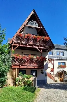Das Gebäude in dem sich die Ferienwohnung befindet
