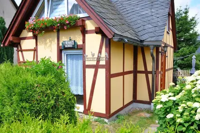 Das Gebäude in dem sich das Ferienhaus befindet