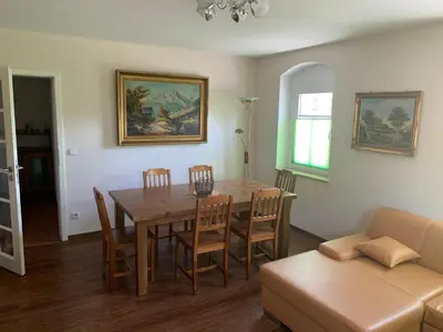 Ein Sitzbereich in der Unterkunft Im Ballhaus Neuhilbersdorf