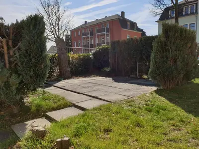 Ein Garten an der Unterkunft Ferienwohnung am Rathaus