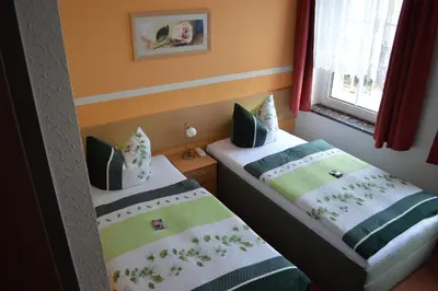 Ein Bett oder Betten in einem Zimmer der Unterkunft Pension Tiffany