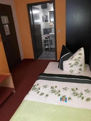 Ein Bett oder Betten in einem Zimmer der Unterkunft Pension Tiffany