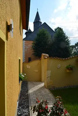 Ein Garten an der Unterkunft Ferienwohnung Arnold
