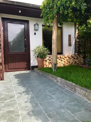 Ein Garten an der Unterkunft Das Haus am Berg