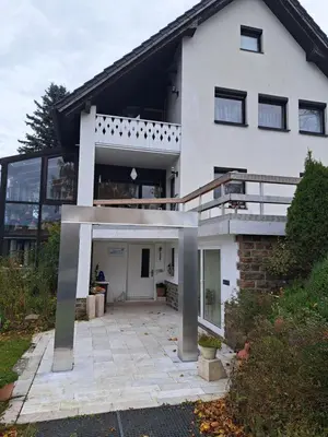 Das Gebäude in dem sich die Ferienwohnung befindet