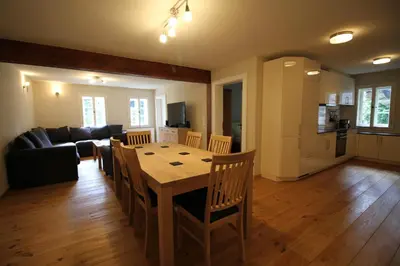 Ein Sitzbereich in der Unterkunft Ferienwohnungen Felsenkeller Bielatal