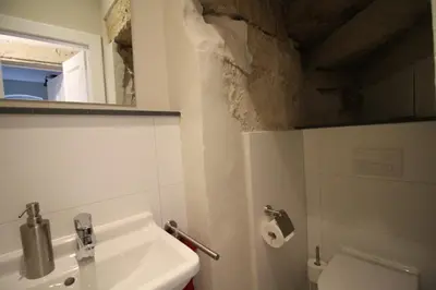 Ein Badezimmer in der Unterkunft Ferienwohnungen Felsenkeller Bielatal
