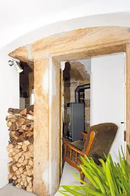 Ein Sitzbereich in der Unterkunft Bergoase Hütte und Hostel Sauna Kamin Lagerfeuer