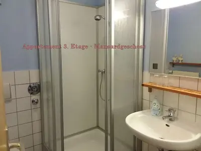 Ein Badezimmer in der Unterkunft City-Ferienwohnungen-Dresden - zentral gelegen im Haus Louisenstrasse 11 - Dresden-Neustadt