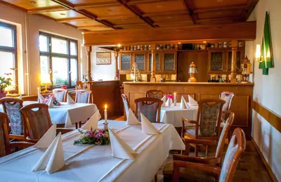 Ein Restaurant oder anderes Speiselokal in der Unterkunft Ferienhotel Augustusburg