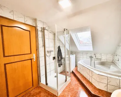 Ein Badezimmer in der Unterkunft Ferienhaus Landeskrone für 10 Personen mit Sauna, Terrasse, inkl Parkplatz in Dresden