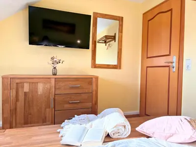 TV/Unterhaltungsangebot in der Unterkunft Ferienhaus Landeskrone für 10 Personen mit Sauna, Terrasse, inkl Parkplatz in Dresden