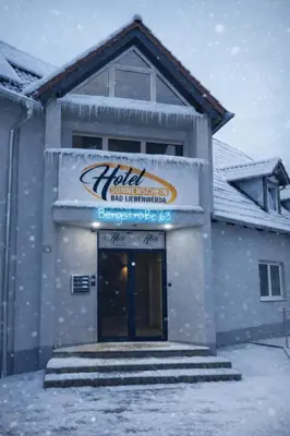 Eine Fassade oder ein Eingang zu Hotel Sonnenschein