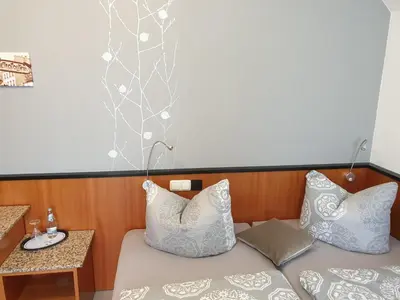Ein Bett oder Betten in einem Zimmer der Unterkunft Hotel Sonnenschein
