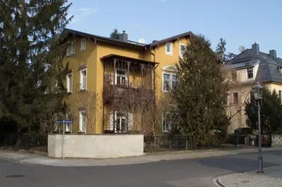 Das Gebäude in dem sich die Ferienwohnung befindet